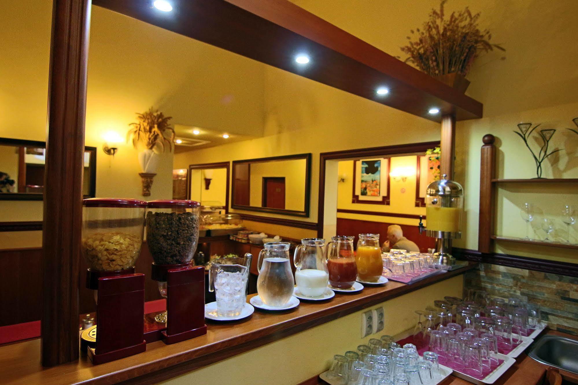 Old Prague Hotel Ngoại thất bức ảnh