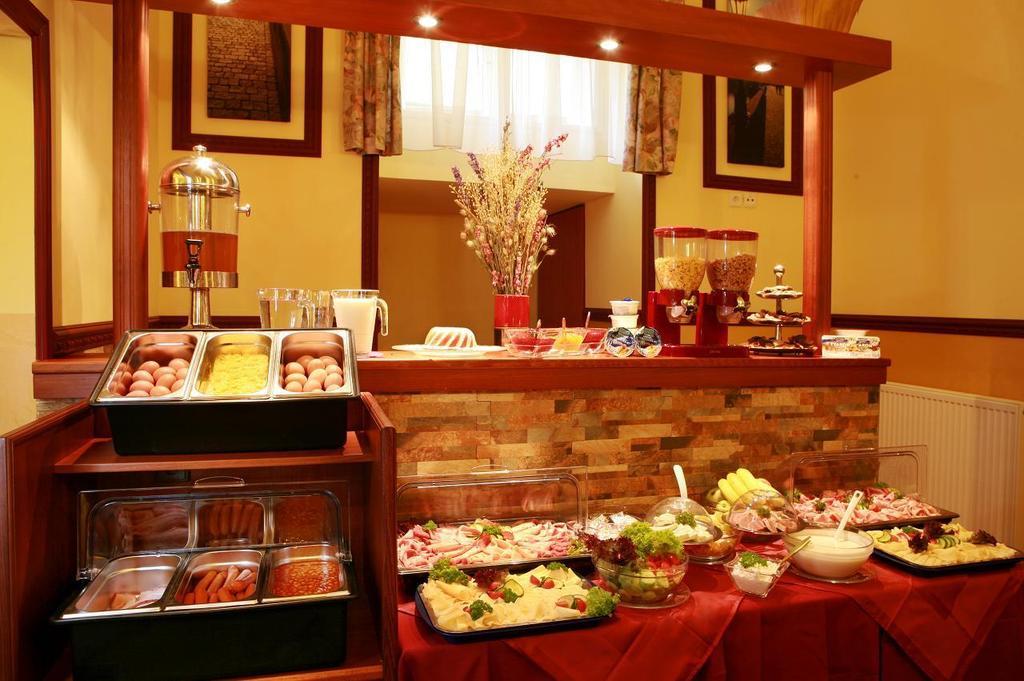 Old Prague Hotel Ngoại thất bức ảnh